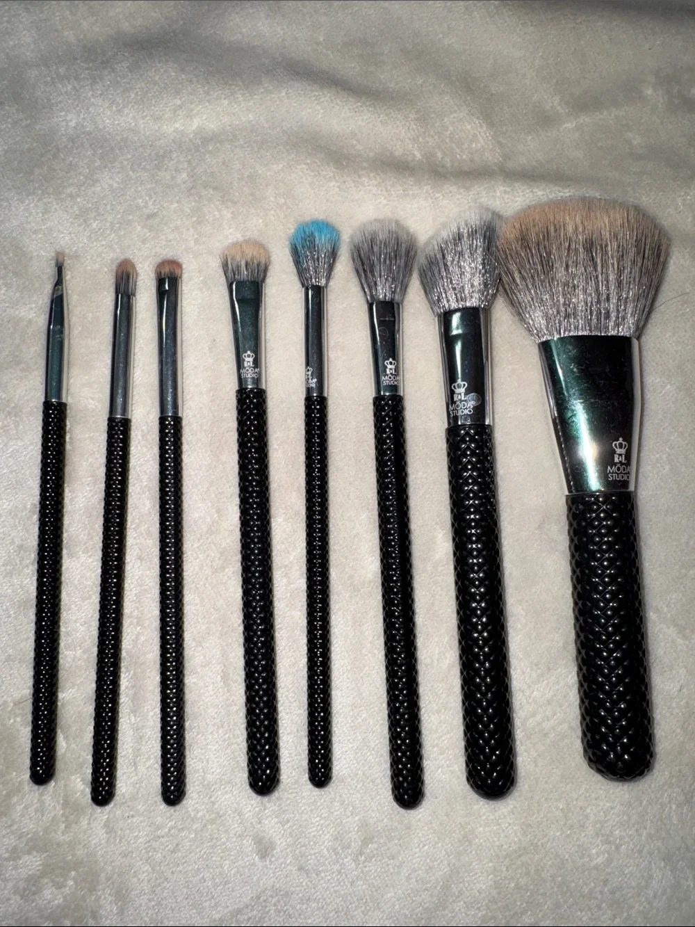 8-Piece Black Handle Makeup Brush Set MODA Studio